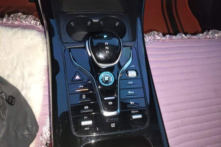 Used BYD Qin PLUS 2023 Champion Edition DM-i 55KM Leading Model Gear Lever
