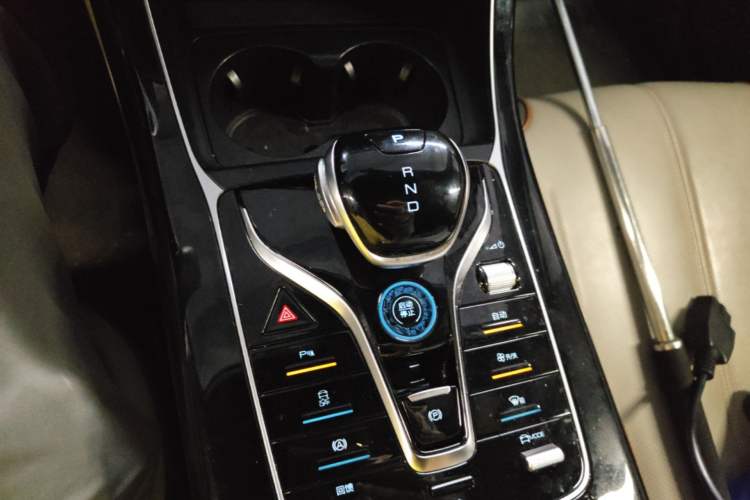 Used BYD Qin PLUS 2023 Champion Edition EV 510KM Leading Model Gear Lever