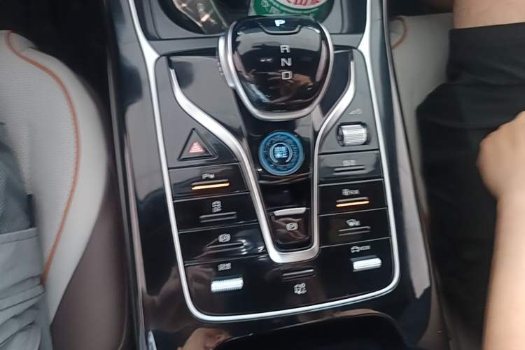 Used BYD Qin PLUS 2023 Champion Edition EV 420KM Leading Model Gear Lever