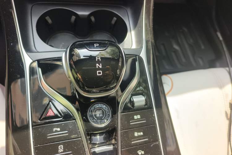 Used BYD Qin PLUS 2023 Champion Edition EV 420KM Leading Model Gear Lever