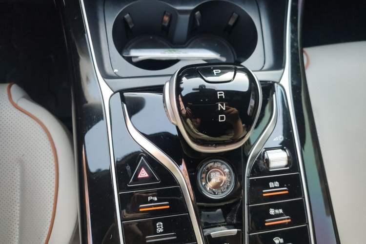 Used BYD Qin PLUS 2023 Champion Edition DM-i 55KM Superior Model Gear Lever