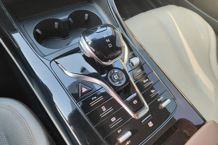 Used BYD Qin PLUS 2023 Champion Edition DM-i 55KM Leading Model Gear Lever