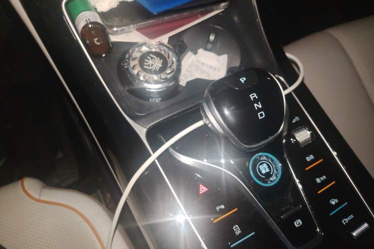 Used BYD Qin PLUS 2023 Champion Edition DM-i 55KM Superior Model Gear Lever