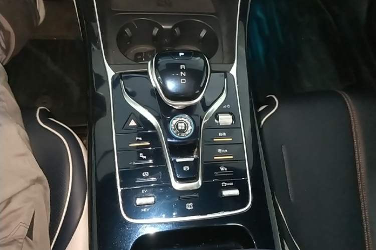 Used BYD Qin PLUS 2023 Champion Edition DM-i 120KM Excellence Model Gear Lever