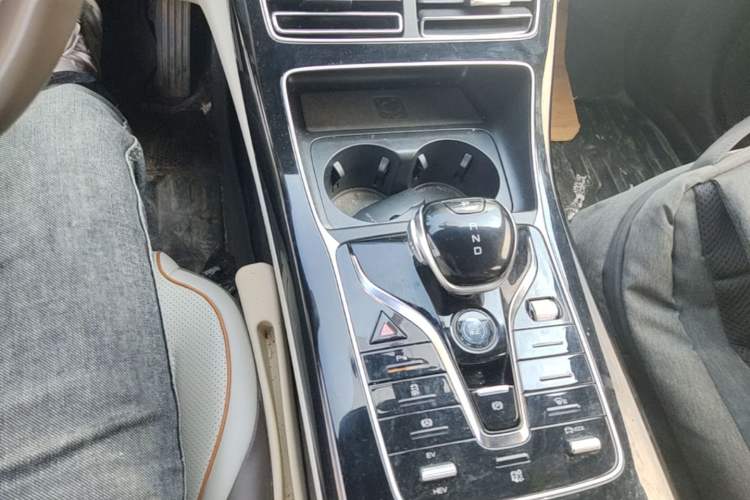 Used BYD Qin PLUS 2023 Champion Edition DM-i 120KM Excellence Model Gear Lever