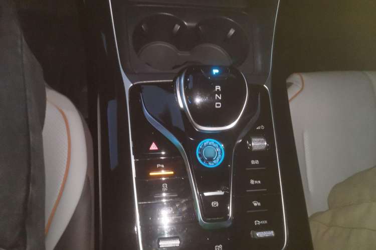 Used BYD Qin PLUS 2023 Champion Edition DM-i 120KM Leading Model Gear Lever