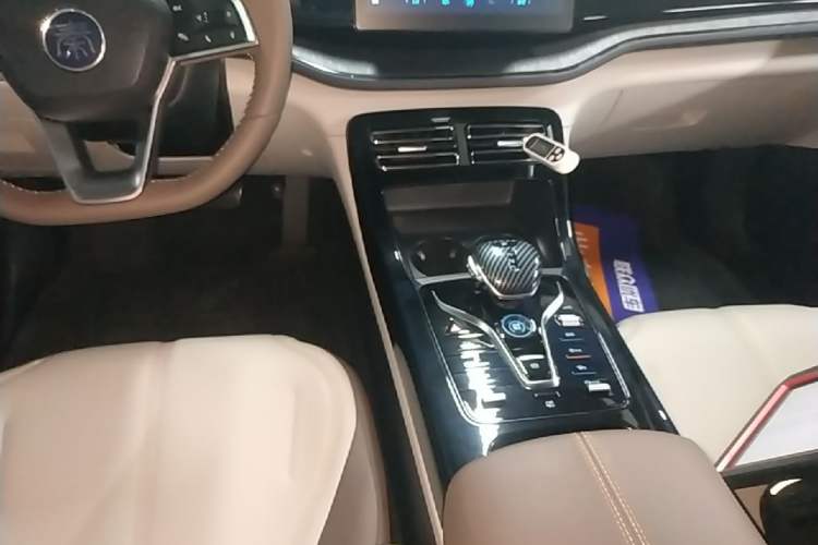 Used BYD Qin PLUS 2023 Champion Edition DM-i 55KM Leading Model Gear Lever