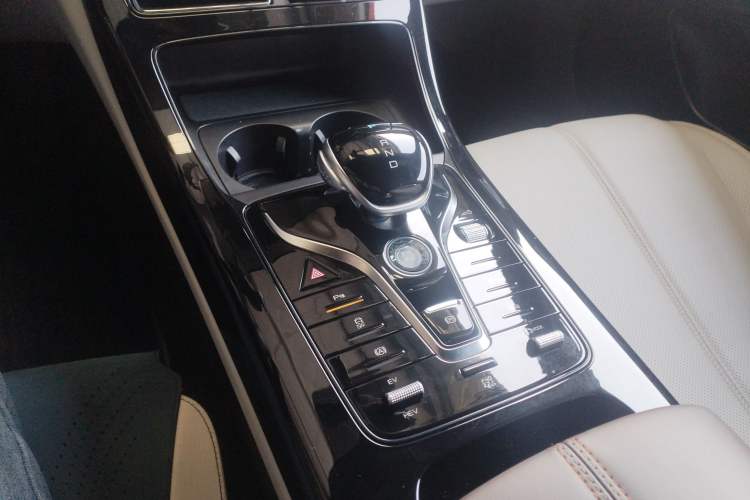 Used BYD Qin PLUS 2023 Champion Edition DM-i 55KM Leading Model Gear Lever