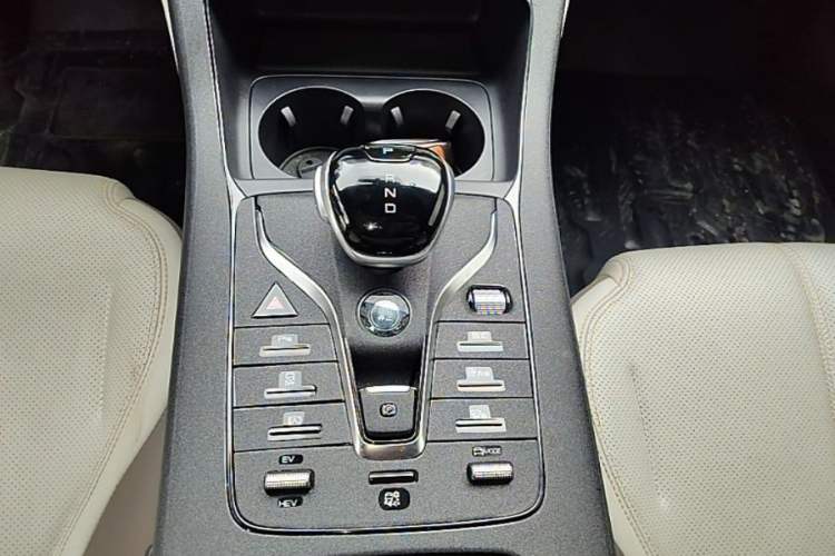 Used BYD Qin PLUS 2023 Champion Edition DM-i 55KM Leading Model Gear Lever