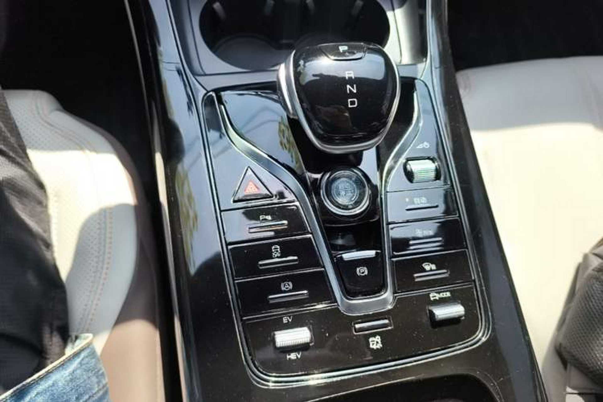 Used BYD Qin PLUS 2023 Champion Edition DM-i 55KM Leading Model Gear Lever