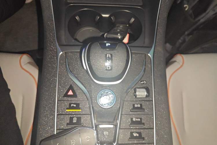 Used BYD Qin PLUS 2023 Champion Edition DM-i 120KM Beyond Model Gear Lever