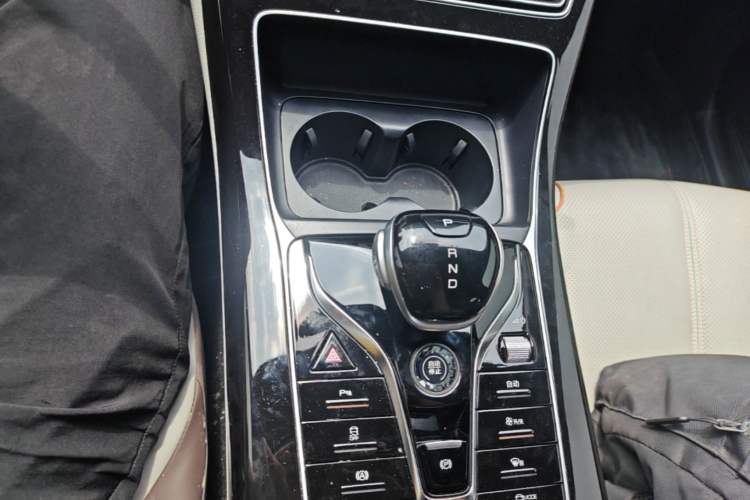 Used BYD Qin PLUS 2023 Champion Edition DM-i 120KM Beyond Model Gear Lever