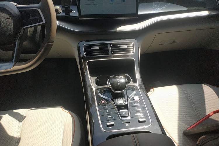 Used BYD Qin PLUS 2023 Champion Edition DM-i 120KM Leading Model Gear Lever