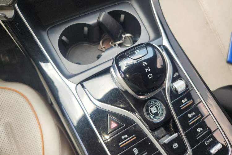 Used BYD Qin PLUS 2023 Champion Edition DM-i 120KM Beyond Model Gear Lever