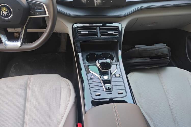 Used BYD Qin PLUS 2023 Champion Edition DM-i 55KM Leading Model Gear Lever