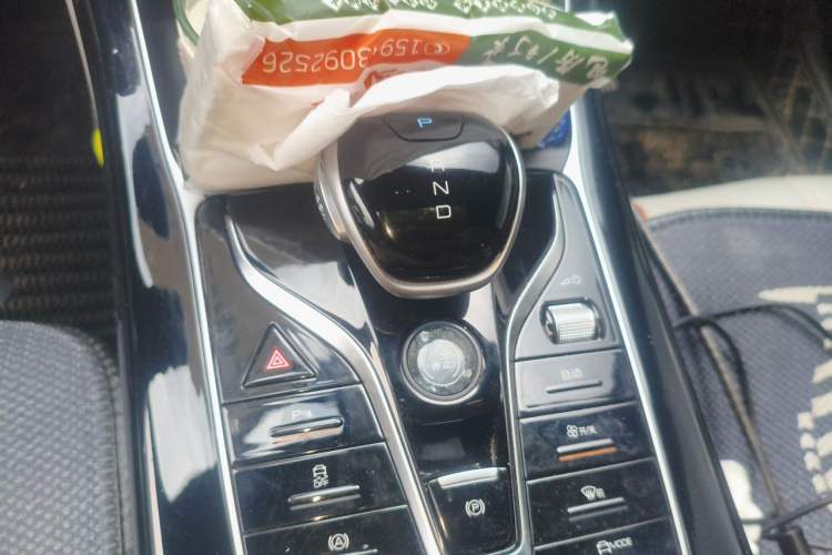 Used BYD Qin PLUS 2023 Champion Edition DM-i 120KM Leading Model Gear Lever