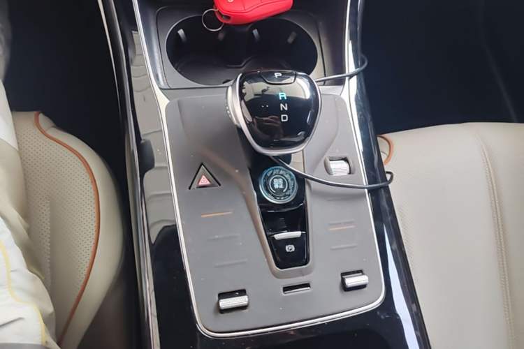 Used BYD Qin PLUS 2023 Champion Edition DM-i 120KM Leading Model Gear Lever