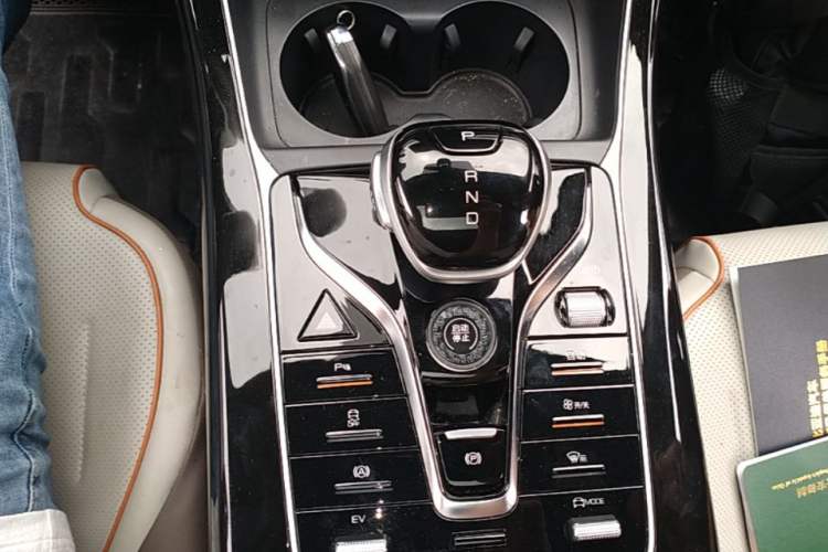Used BYD Qin PLUS 2023 Champion Edition DM-i 120KM Leading Model Gear Lever