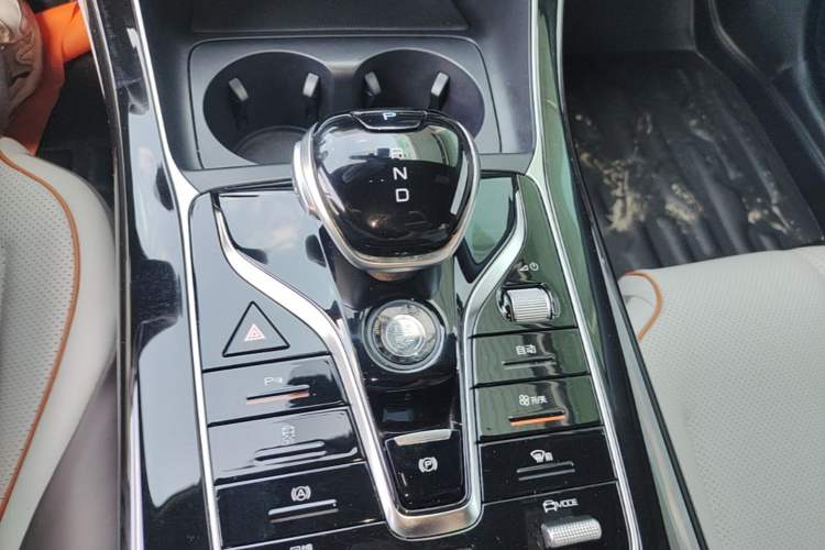 Used BYD Qin PLUS 2023 Champion Edition EV 510KM Leading Model Gear Lever