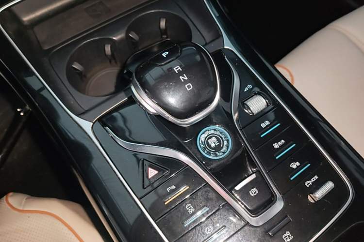 Used BYD Qin PLUS 2023 Champion Edition DM-i 120KM Beyond Model Gear Lever