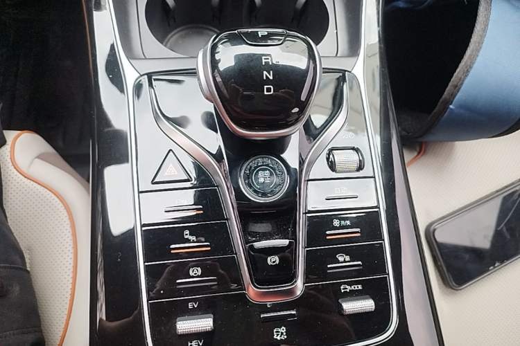 Used BYD Qin PLUS 2023 Champion Edition DM-i 120KM Excellence Model Gear Lever