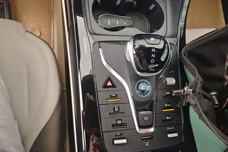 Used BYD Qin PLUS 2023 Champion Edition DM-i 55KM Leading Model Gear Lever