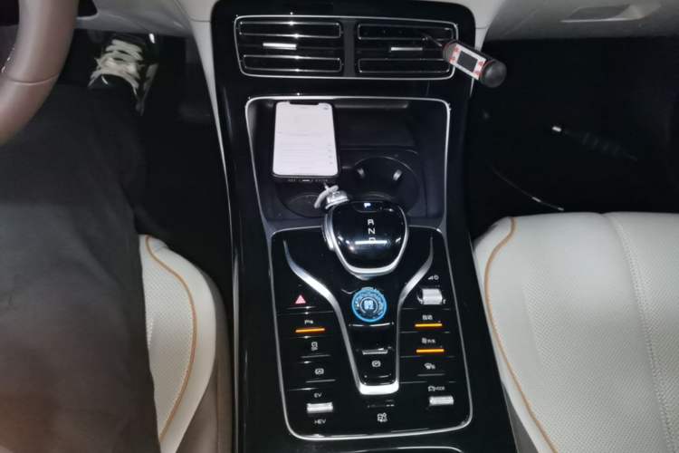 Used BYD Qin PLUS 2023 Champion Edition DM-i 55KM Superior Model Gear Lever