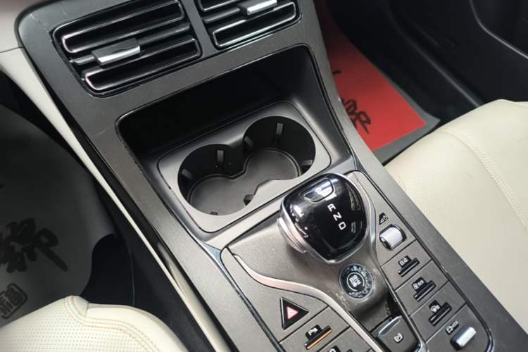 Used BYD Qin PLUS 2023 Champion Edition DM-i 55KM Leading Model Gear Lever