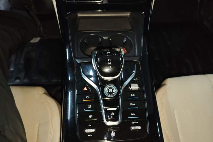 Used BYD Qin PLUS 2023 Champion Edition DM-i 55KM Leading Model Gear Lever