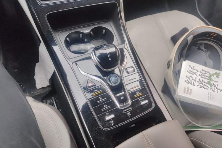 Used BYD Qin PLUS 2023 Champion Edition DM-i 55KM Leading Model Gear Lever
