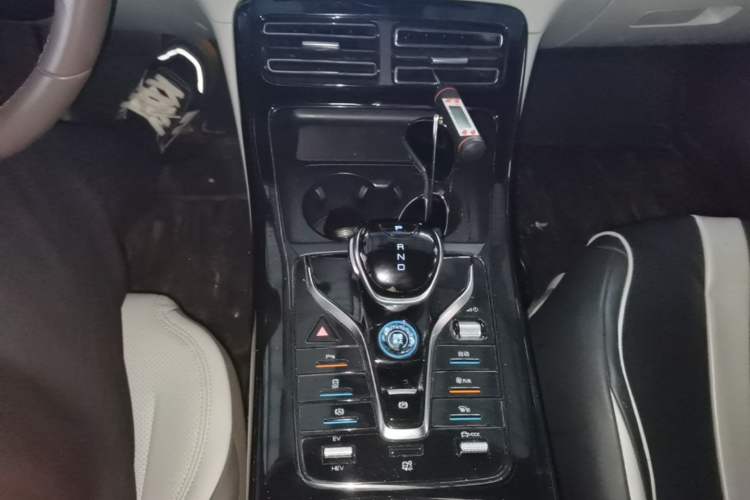 Used BYD Qin PLUS 2023 Champion Edition DM-i 55KM Leading Model Gear Lever