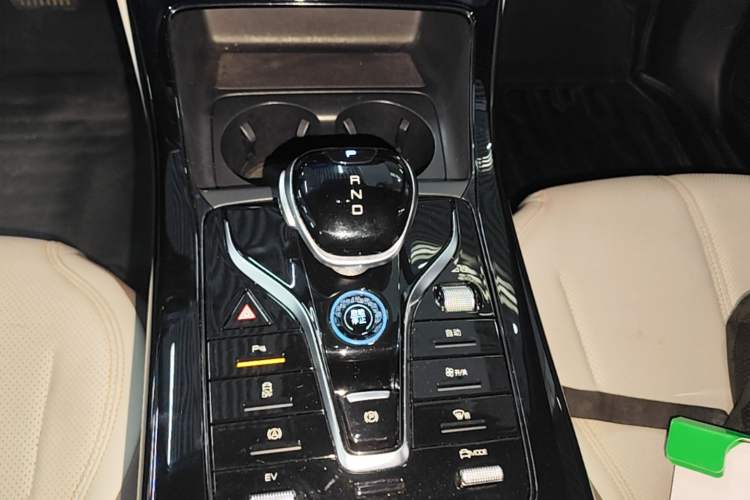 Used BYD Qin PLUS 2023 Champion Edition DM-i 55KM Leading Model Gear Lever