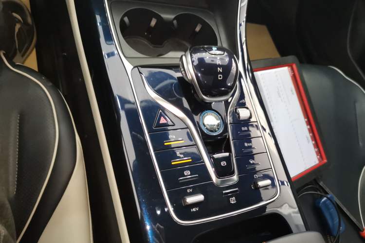 Used BYD Qin PLUS 2023 Champion Edition DM-i 120KM Excellence Model Gear Lever