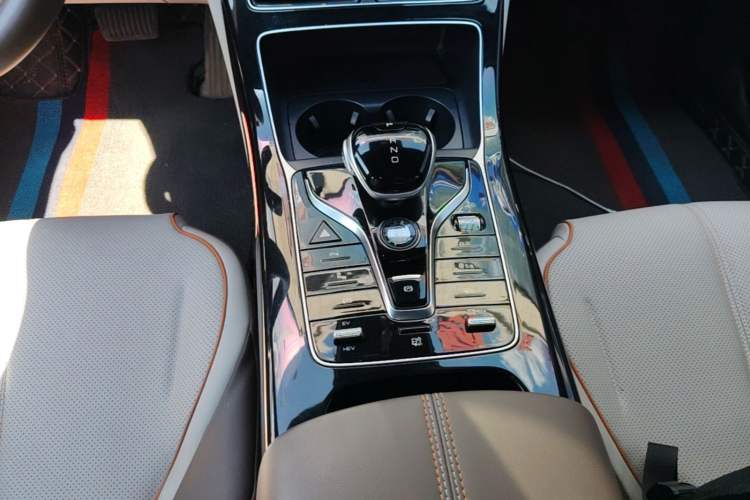 Used BYD Qin PLUS 2023 Champion Edition DM-i 120KM Excellence Model Gear Lever