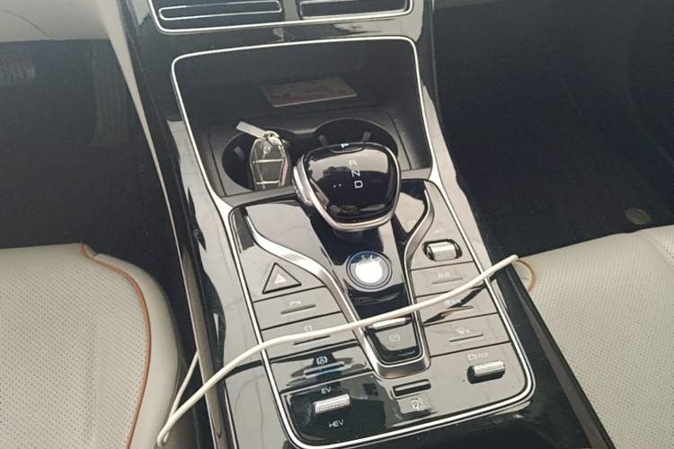 Used BYD Qin PLUS 2023 Champion Edition DM-i 120KM Leading Model Gear Lever