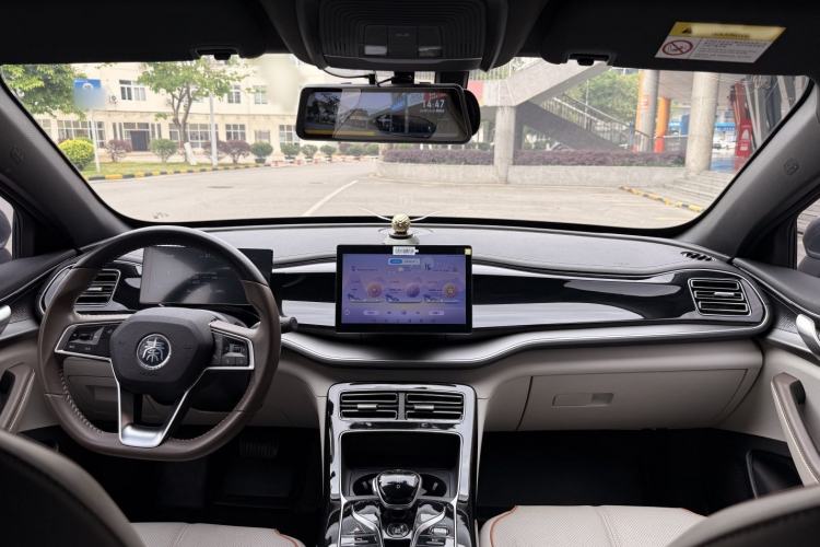 Used BYD Qin PLUS 2023 Champion Edition DM-i 120KM Leading Model Interior 1