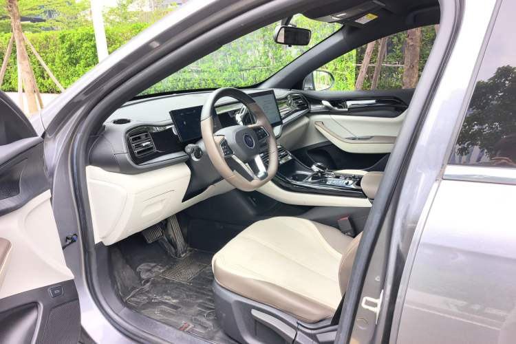 Used BYD Qin PLUS 2023 Champion Edition DM-i 55KM Leading Model Interior 1