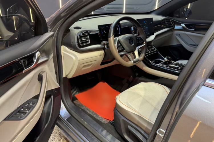Used BYD Qin PLUS 2023 Champion Edition EV 510KM Leading Model Interior 1