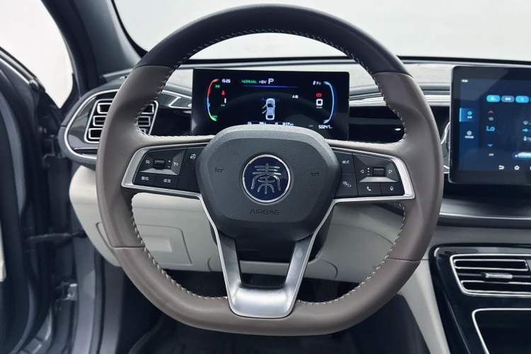 Used BYD Qin PLUS 2023 Champion Edition DM-i 120KM Leading Model Interior 1