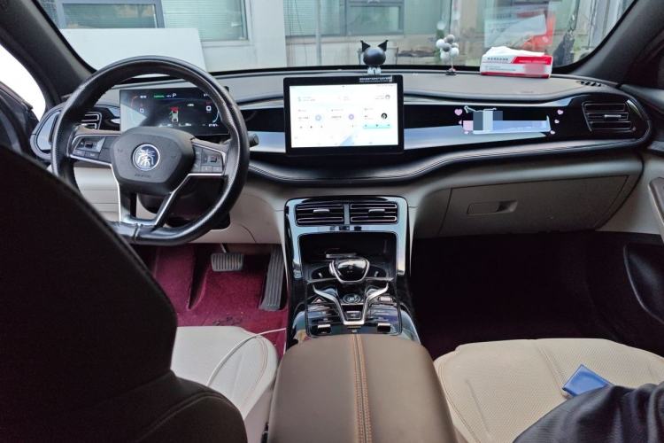 Used BYD Qin PLUS 2023 Champion Edition DM-i 55KM Leading Model Interior 2