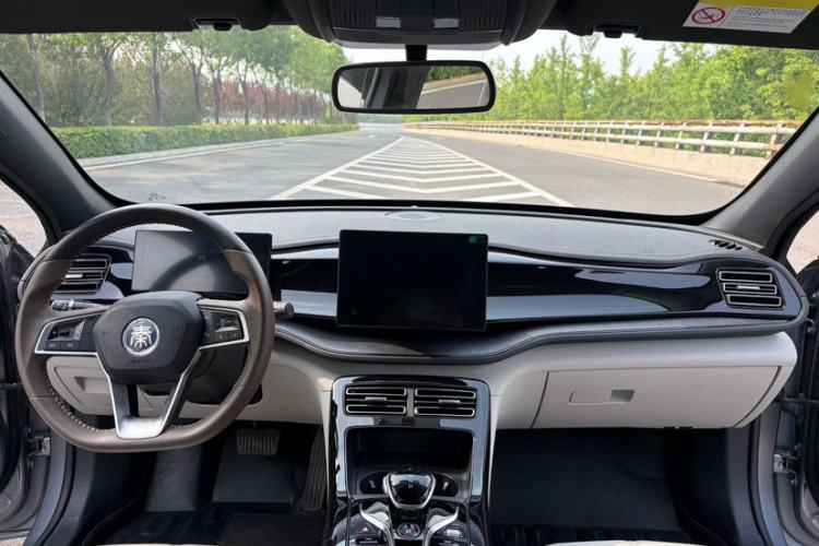 Used BYD Qin PLUS 2023 Champion Edition DM-i 55KM Leading Model Interior 2
