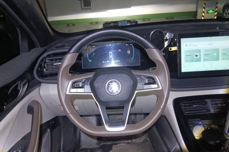 Used BYD Qin PLUS 2023 Champion Edition DM-i 55KM Leading Model Interior 2