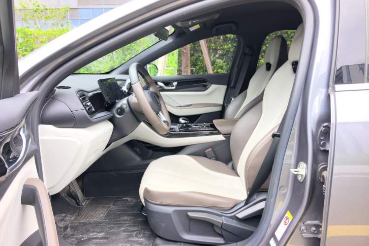 Used BYD Qin PLUS 2023 Champion Edition DM-i 55KM Leading Model Interior 2