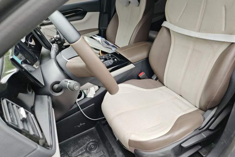 Used BYD Qin PLUS 2023 Champion Edition DM-i 55KM Leading Model Interior 2