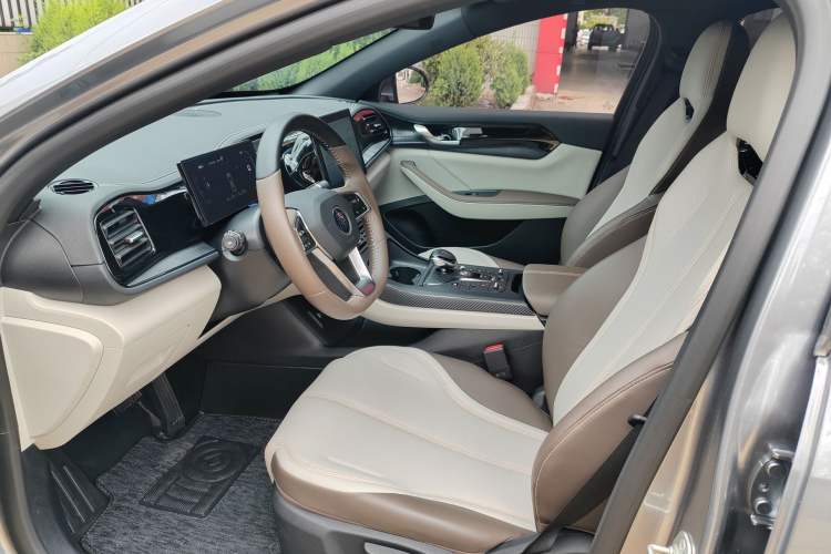 Used BYD Qin PLUS 2023 Champion Edition DM-i 55KM Leading Model Interior 2