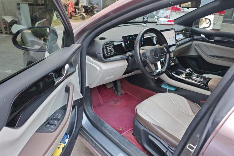 Used BYD Qin PLUS 2023 Champion Edition DM-i 55KM Leading Model Interior 3