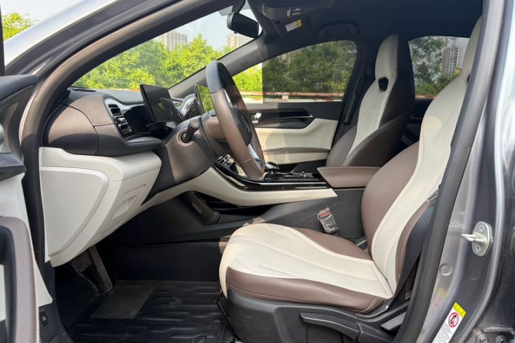 Used BYD Qin PLUS 2023 Champion Edition DM-i 55KM Leading Model Interior 3