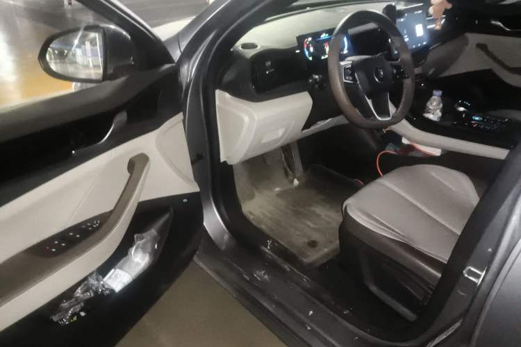 Used BYD Qin PLUS 2023 Champion Edition DM-i 55KM Leading Model Interior 3