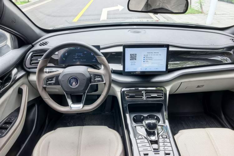 Used BYD Qin PLUS 2023 Champion Edition DM-i 55KM Leading Model Interior 3