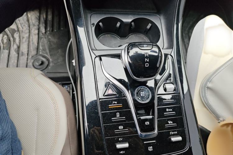 Used BYD Qin PLUS 2023 Champion Edition DM-i 55KM Leading Model Interior 3